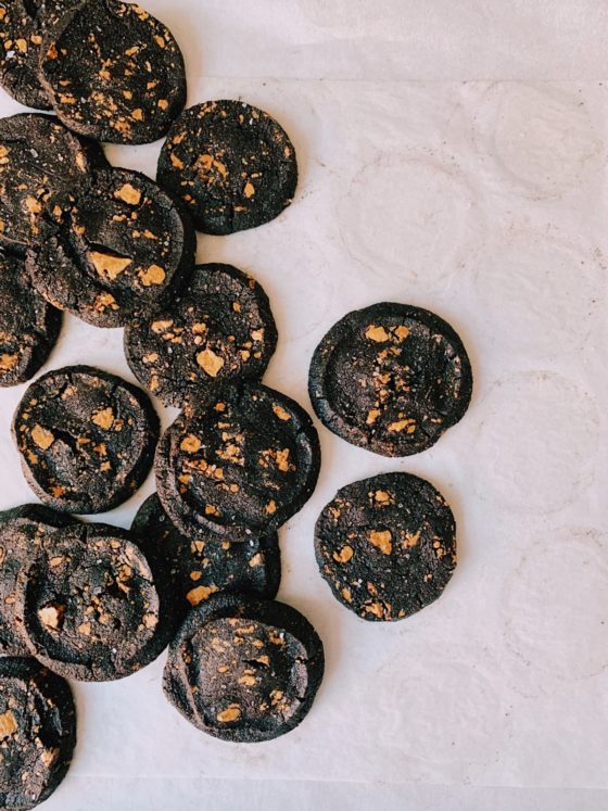 Oreo Cookies with Caramelised White Chocolate
