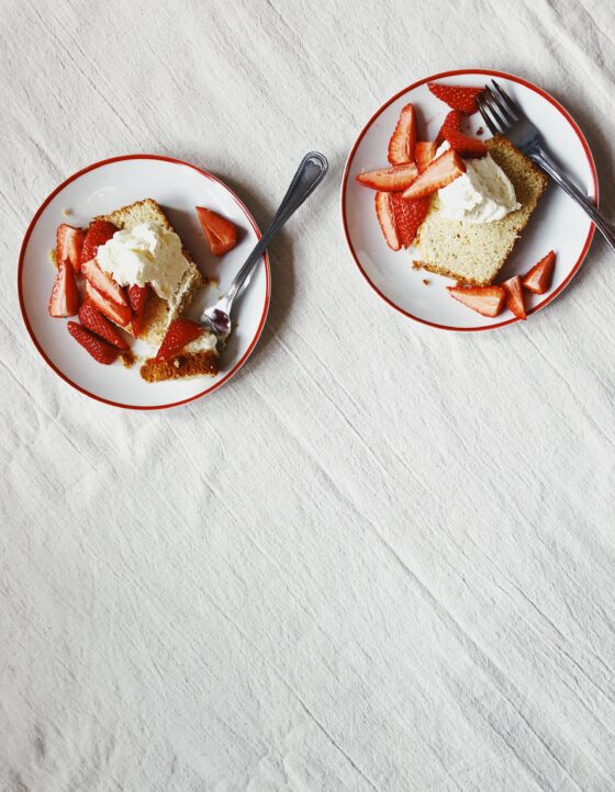 Vanilla pound cake with strawberries and cream