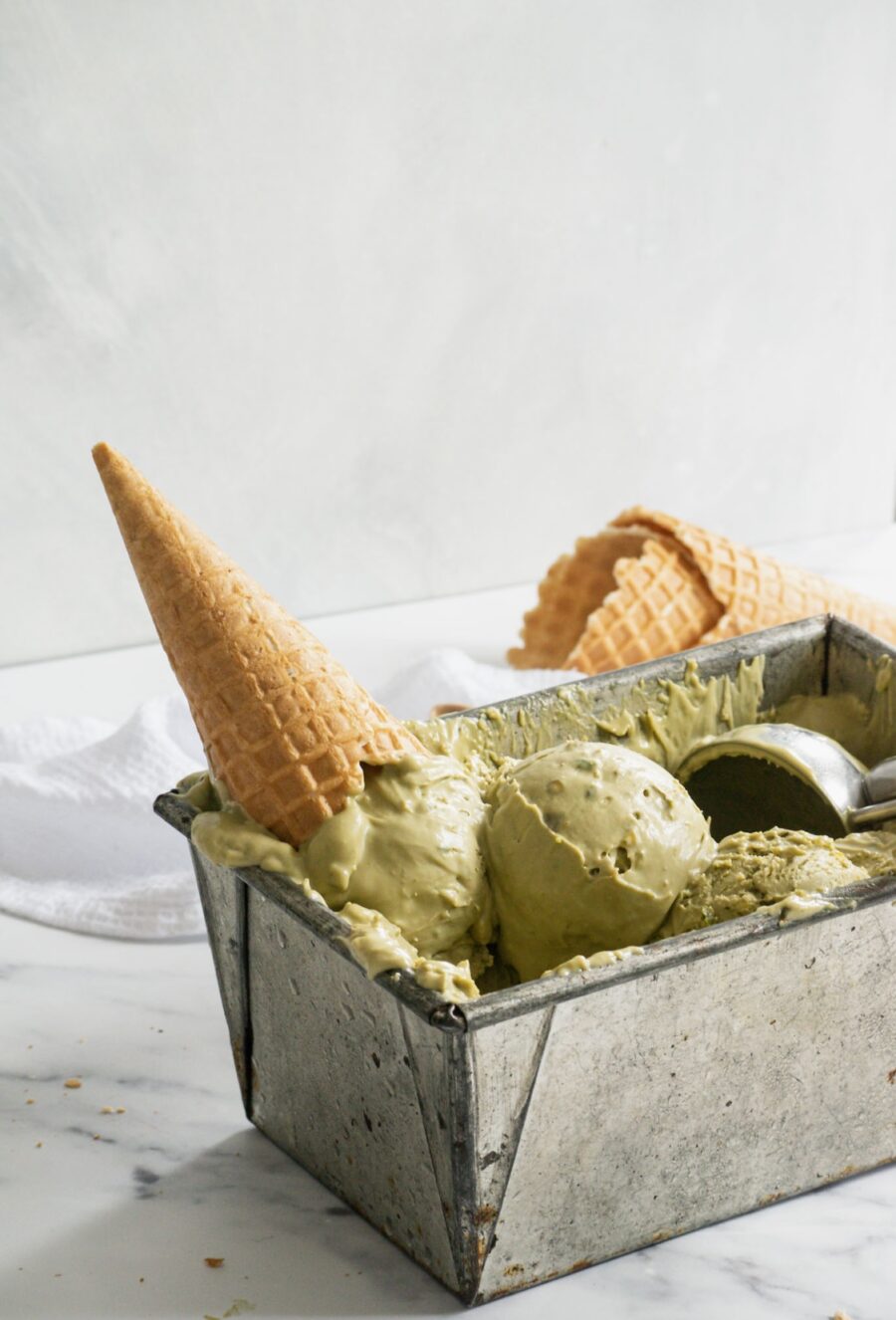 Pistachio no-churn ice cream